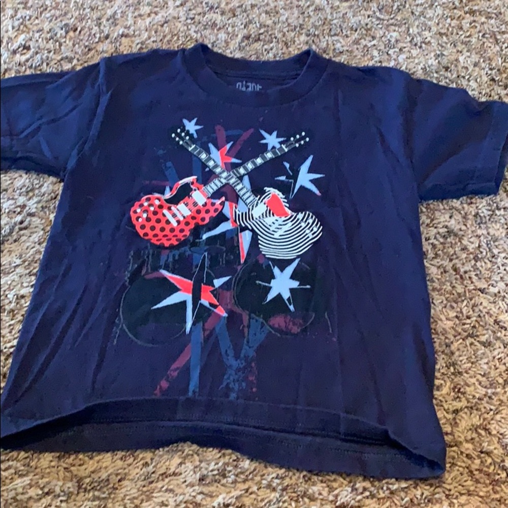 Boys Giant Size 5/6 t-shirt